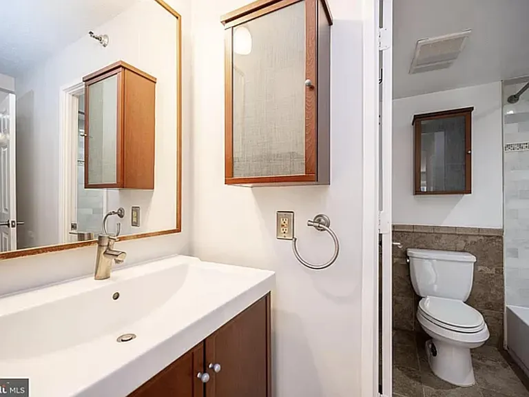 900 N Stafford St #905 — Photo 17