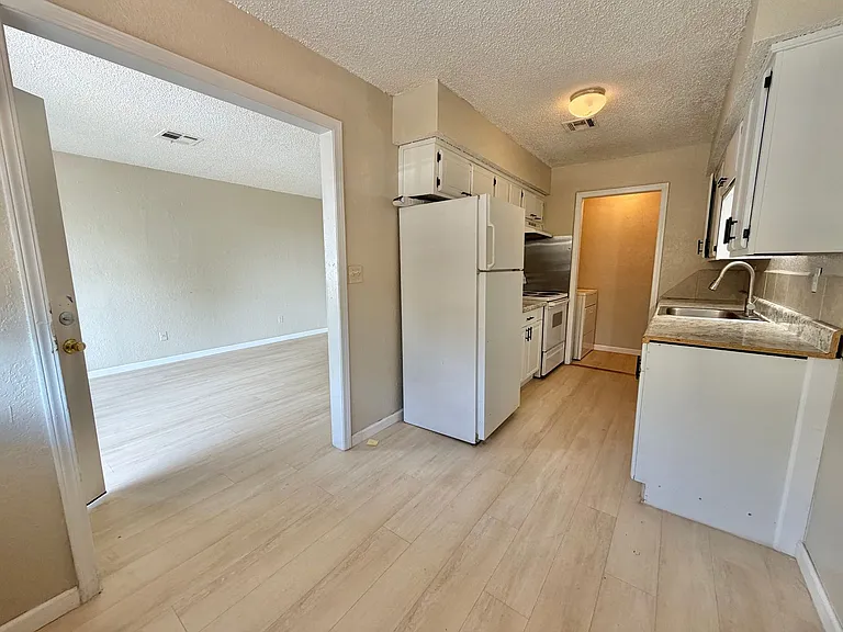 109 SE 42nd St — Photo 16