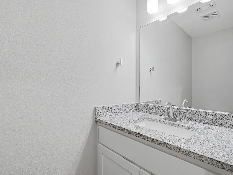 1022 W Shepherd St — Photo 23