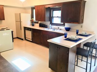 10875 Joy Ln, Minnetonka, MN 55305