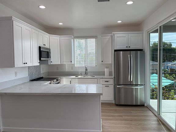 3rd image of 3637 Wawona Dr