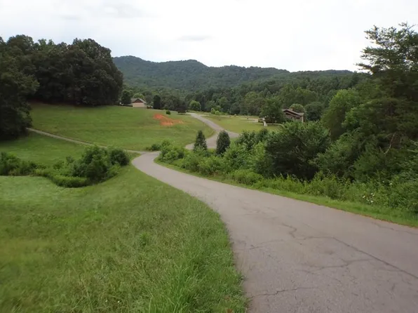 25 Porter Creek Dr, Franklin, NC 28734