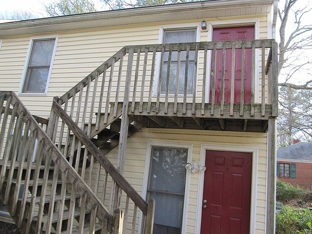 2nd image of 621 Nazareth St APT F