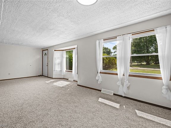 4th image of 644 Irving Park Blvd