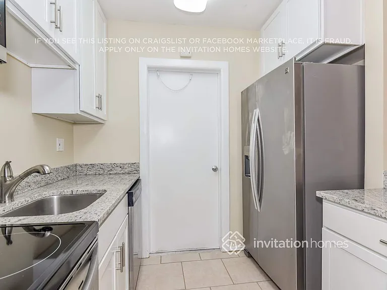 511 Sutton Pl — Photo 6