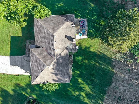 3rd image of 3615 NE West Park Dr