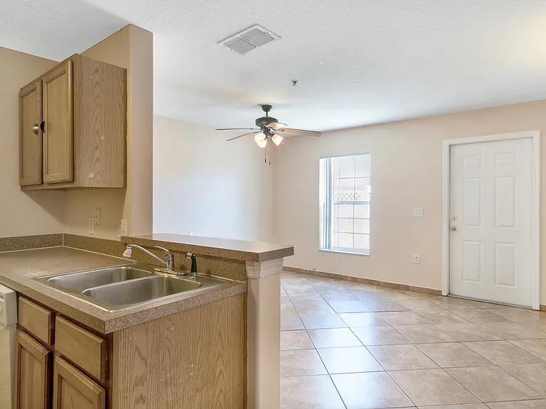 140 Jones Ln #B — Photo 8