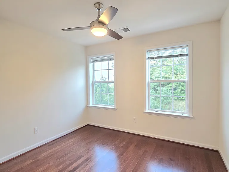 1343 Gilmore St — Photo 29