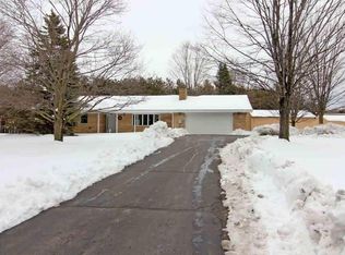 9703 Cherry Ave, Rapid City, MI 49676