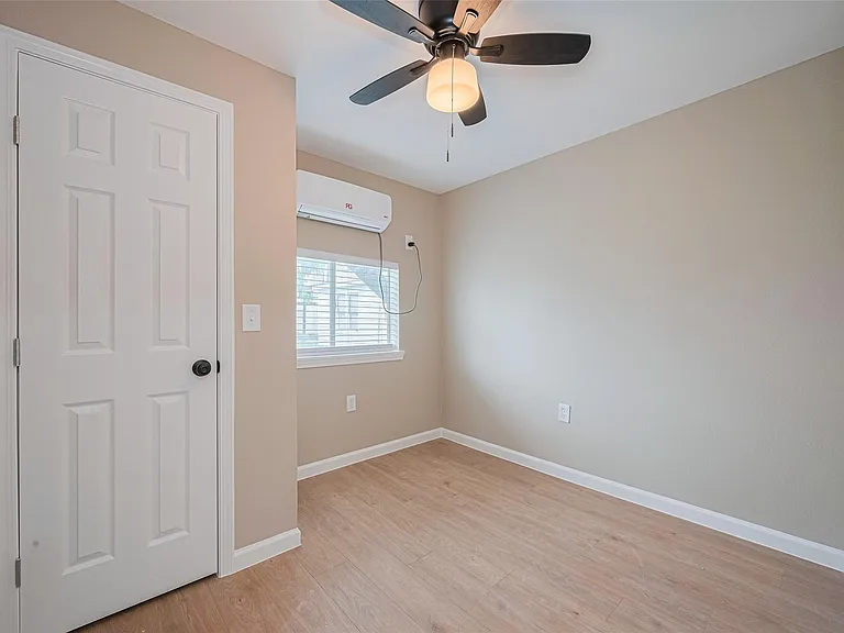 2516 Craigmont St — Photo 8
