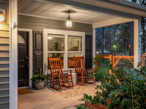 1916 Gasque St, Johns Island, SC 29455