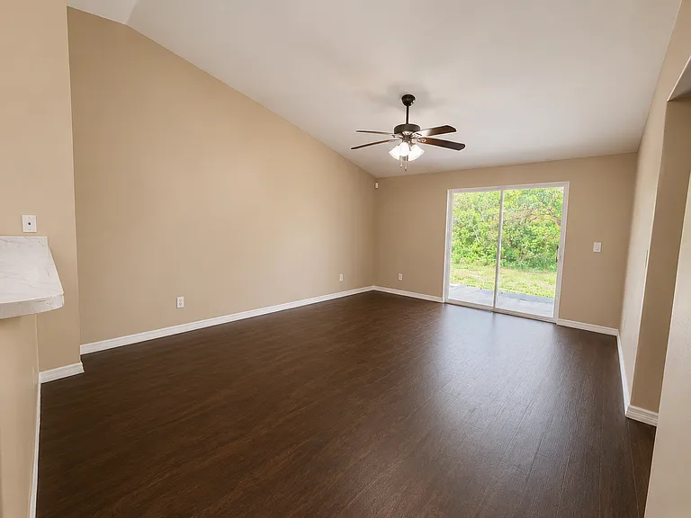 346 Bell Blvd S — Photo 17