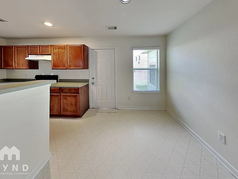4103 Oakview Creek Ln — Photo 9