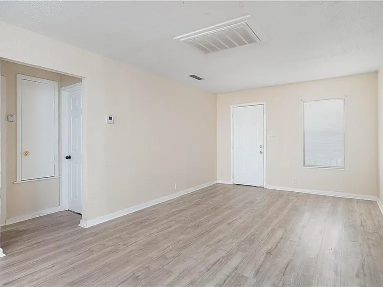 1217 Baywood Ln — Photo 6