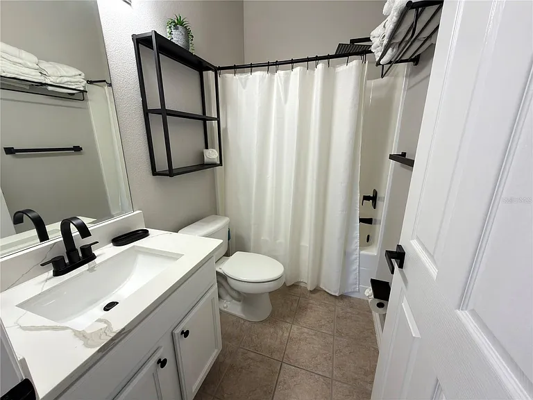 734 Monroe Cir — Photo 17