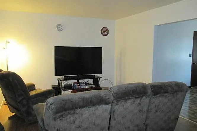 2 bed, 1000 sqft, $995 — Photo 3
