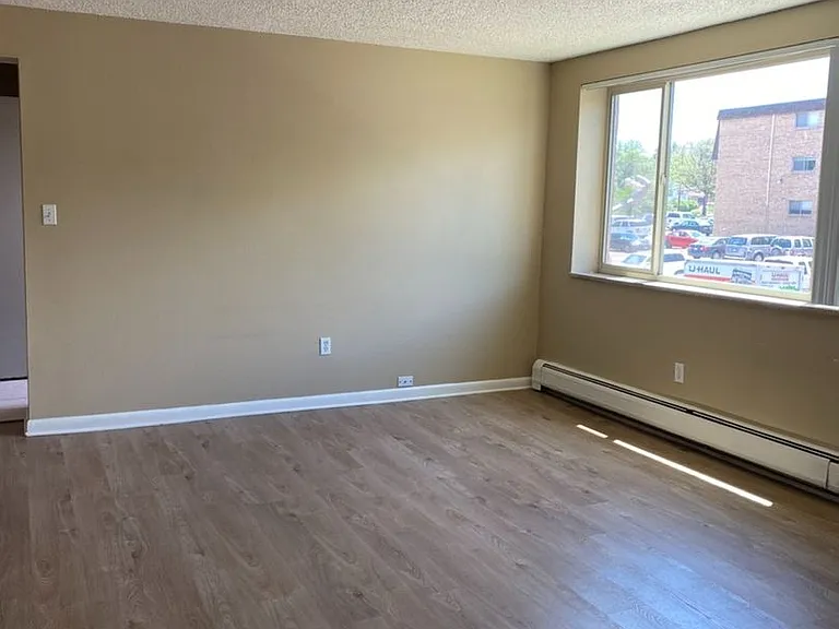 499 W Progress Ave — Photo 3