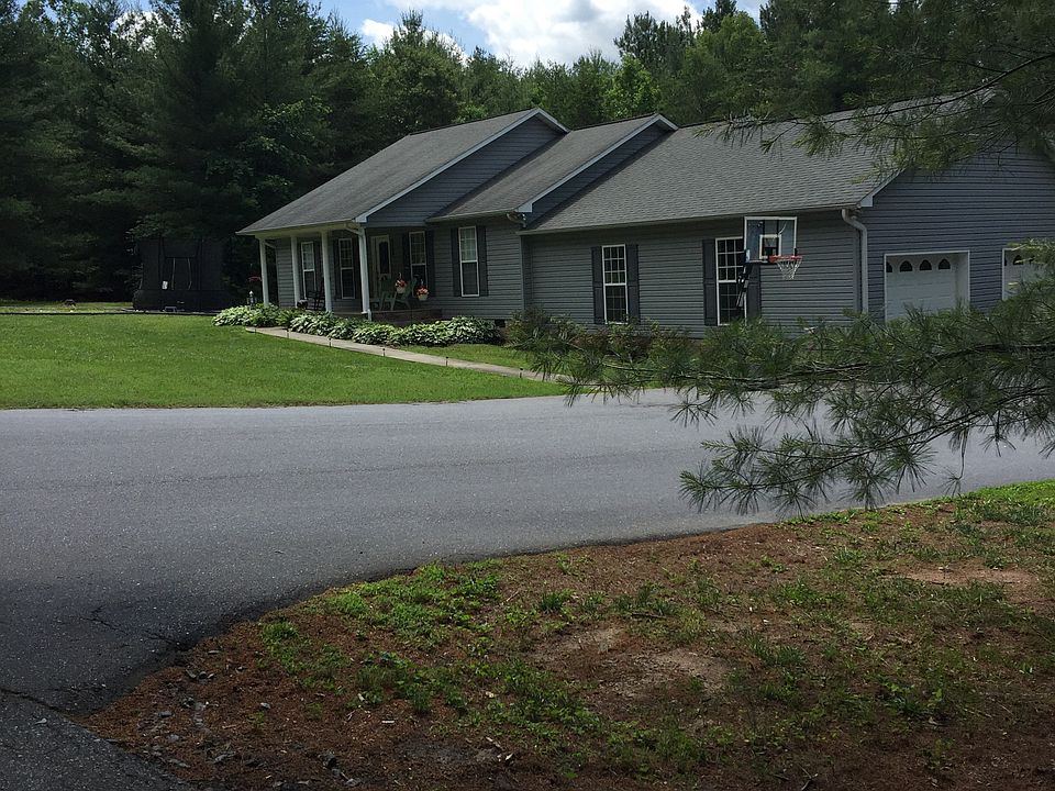 2nd image of 2229 Robbins Ln