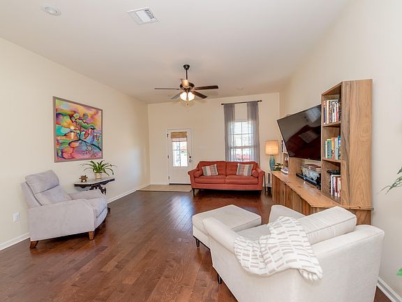 4th image of 107 Caddo Ct