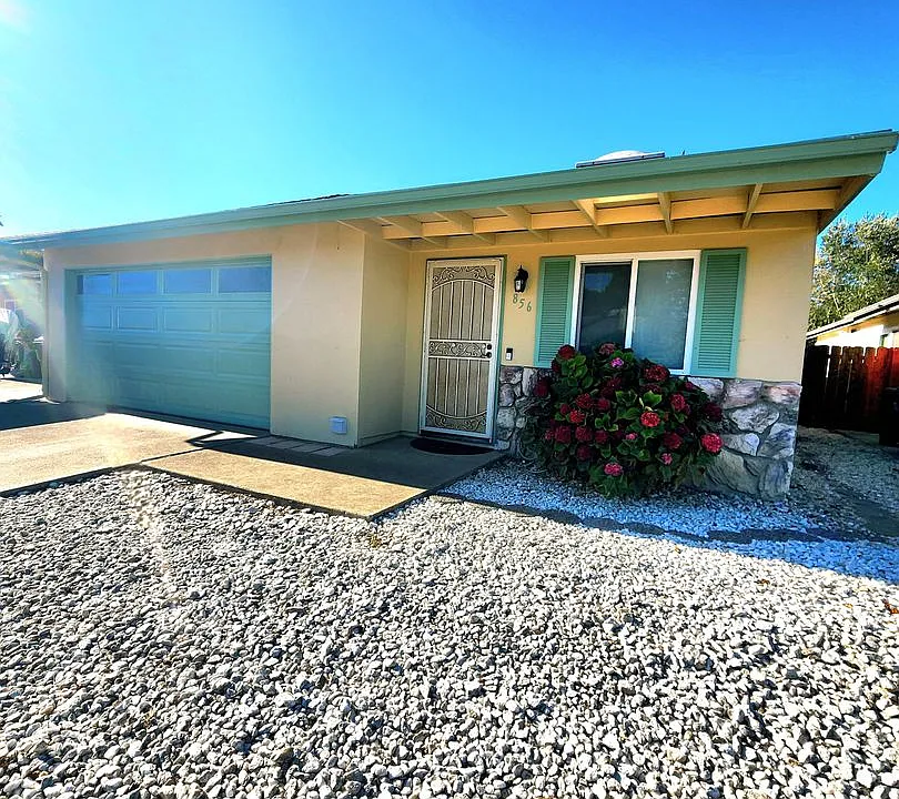 856 Mesa Dr