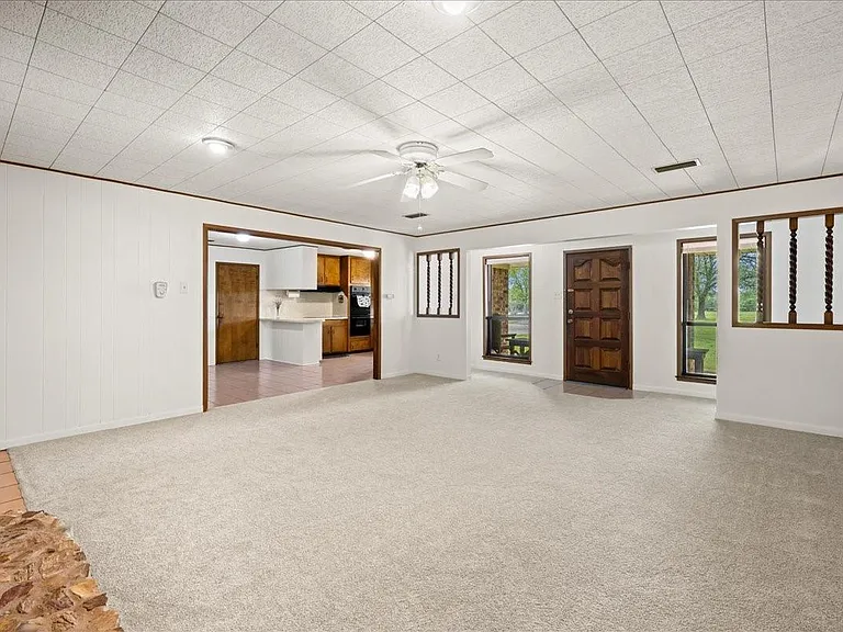 130 Elm St — Photo 4