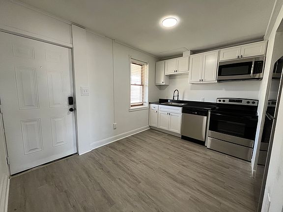 Front door/kitchen