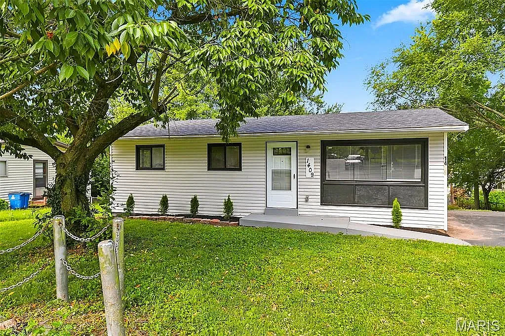 3 bed, 936 sqft, $1,750 — Photo 1