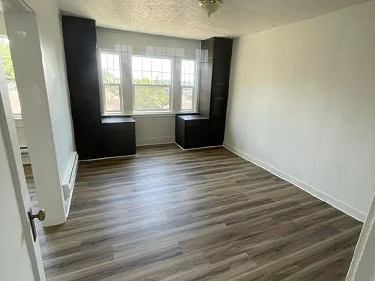 435 -Keystone Apartments — Photo 17