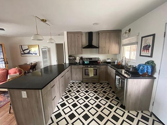 3rd image of 2231-33 Susan Pl