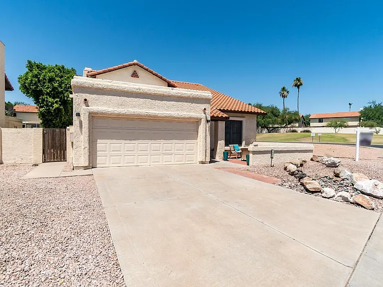 1460 N La Rosa Dr — Photo 16