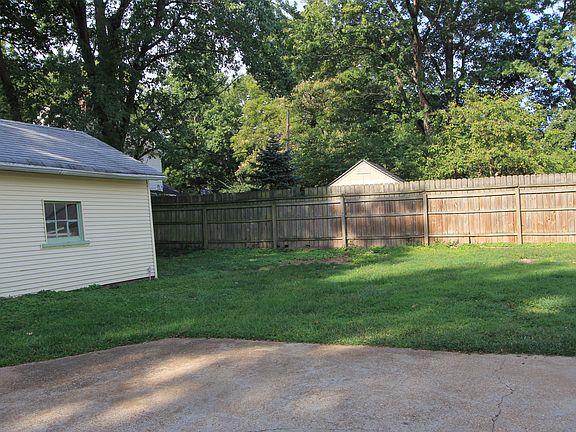 4th image of 630 E Adams Ave