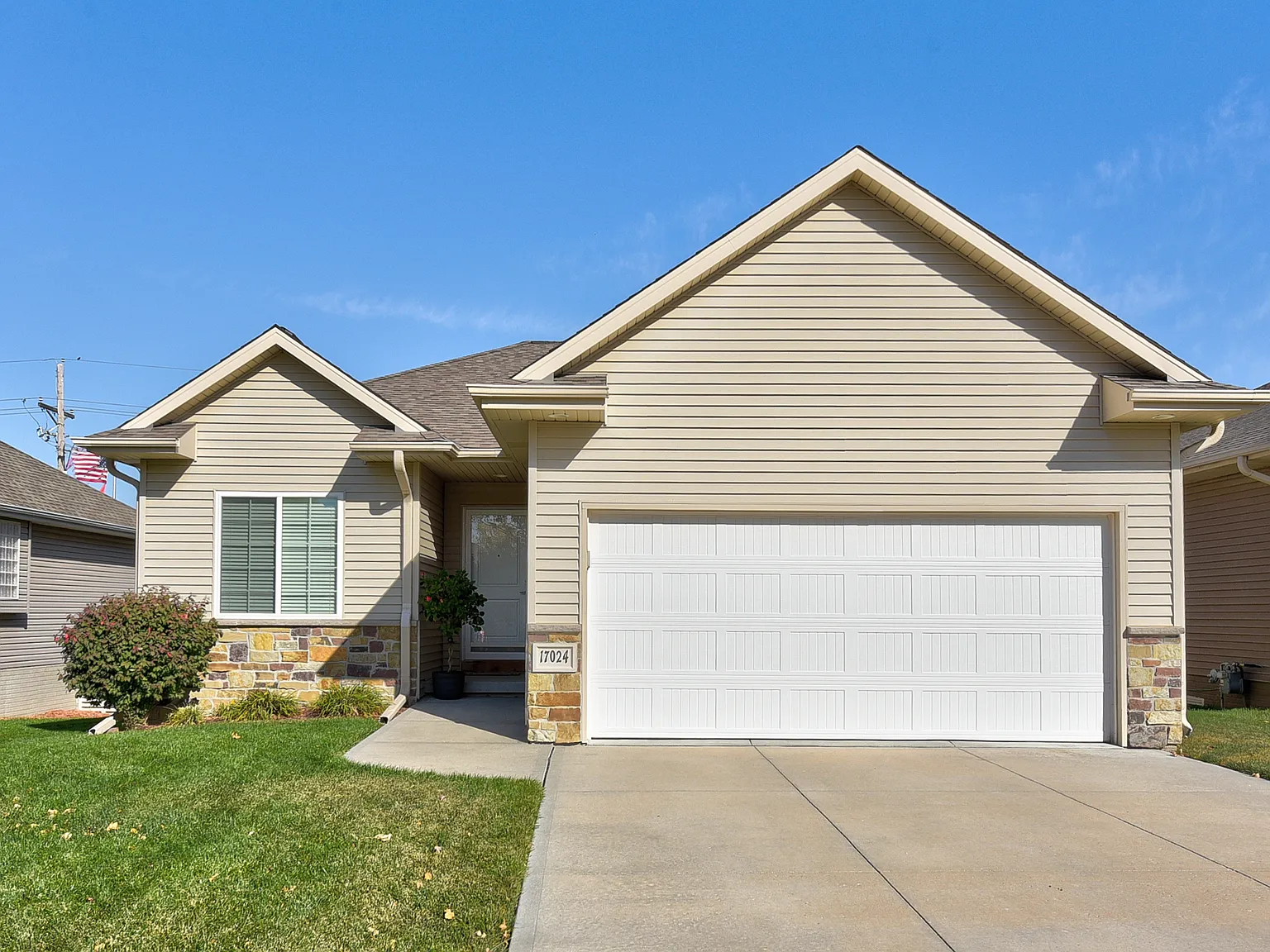 4 bed, 2480 sqft, $2,950 — Photo 1