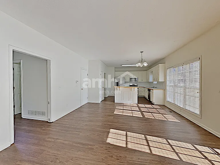 1045 Fieldstone Dr — Photo 8