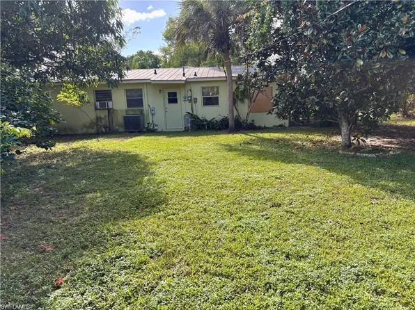 697 Pine Vale DR, NAPLES, FL 34104