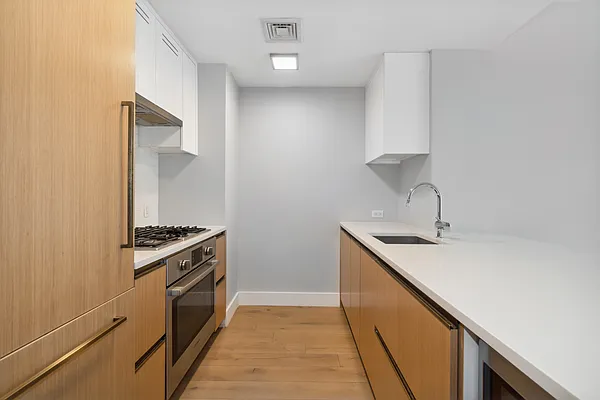 Rented by SERHANT. | media 6