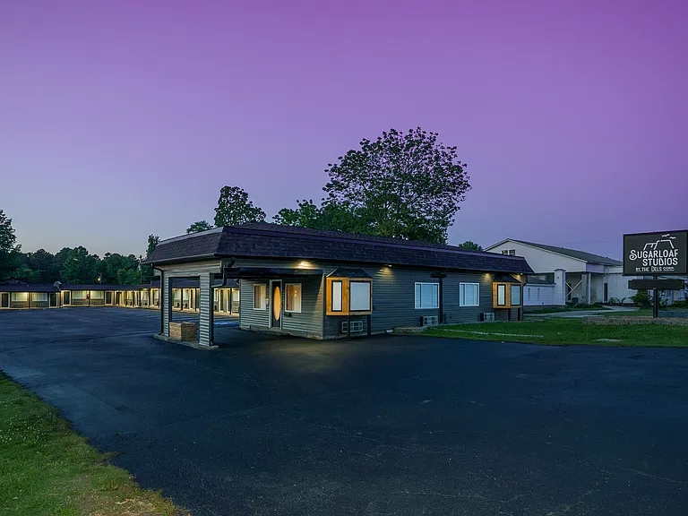 2322 Highway 25 Byp #A — Photo 8