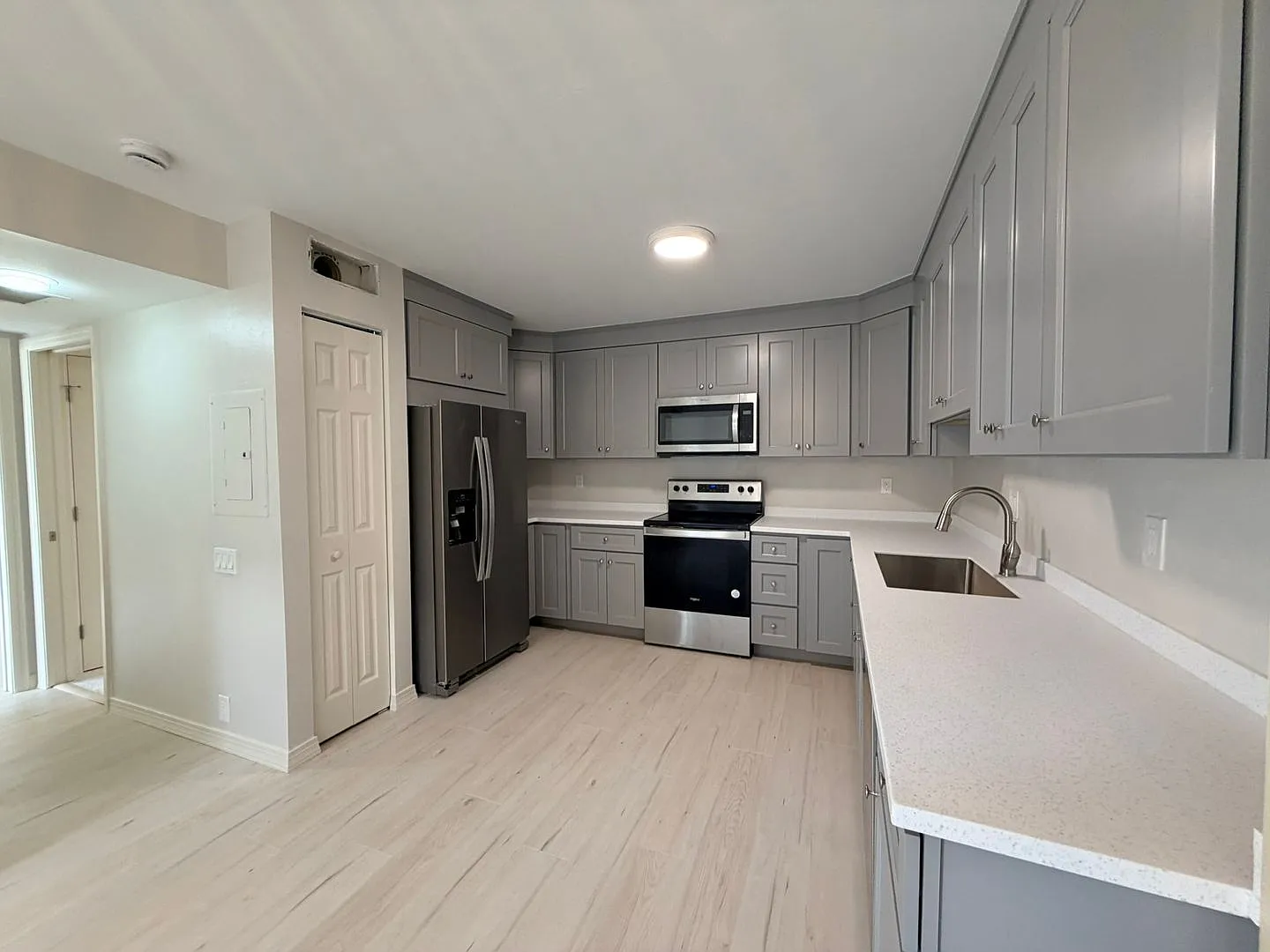Beautiful Remodeled Townhome — Photo 3