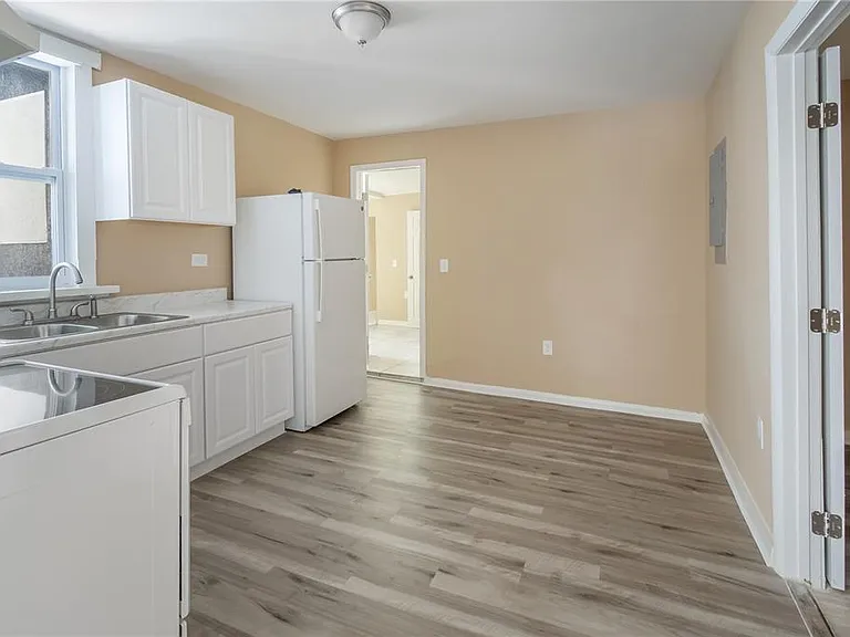 418 E Amelia Ave #A — Photo 15