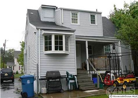 3rd image of 594 Putman Ave