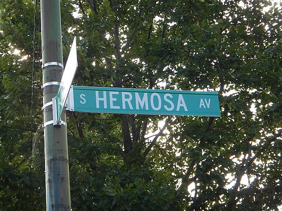 5th image of 10927 S Hermosa Ave