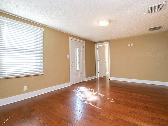 5th image of 2518 W Cloverdale Dr