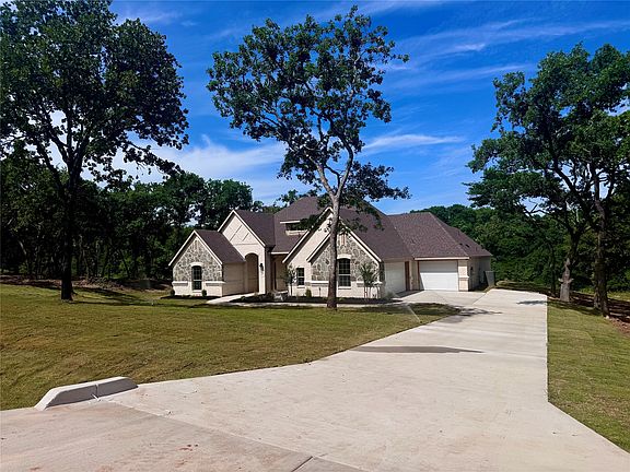 2nd image of 5025 Glenoaks Ct