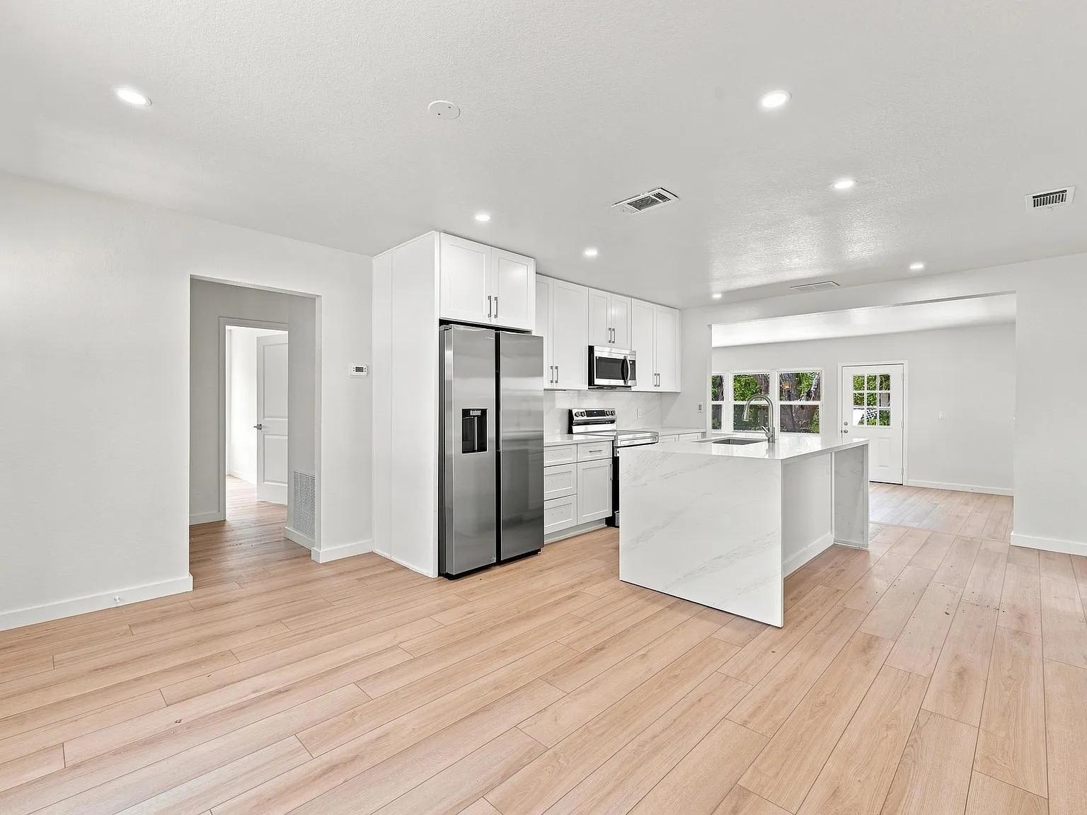 4 bed, 1500 sqft, $1,500 — Photo 3