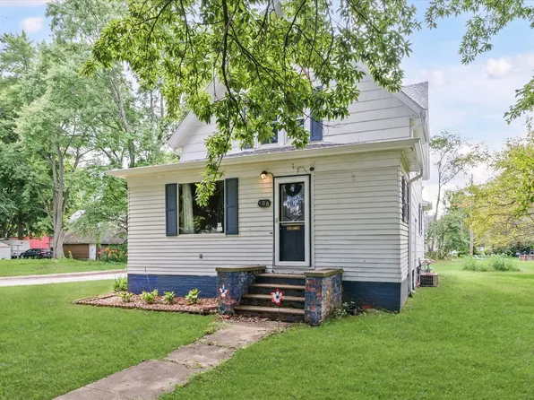408 N Henson Rd, Villa Grove, IL 61956