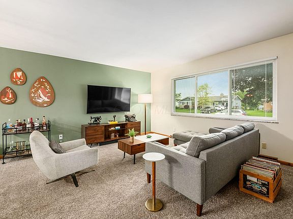 5th image of 2577 Melane Ave