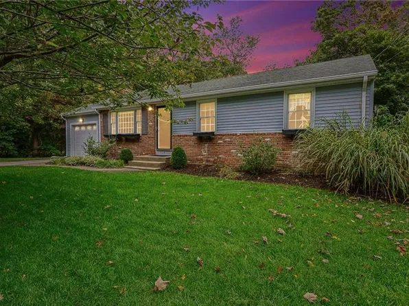 6 Wampanoag Cir, North Kingstown, RI 02852