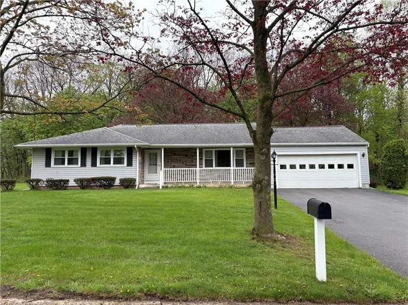 14 Hillcrest Dr, Lyons, NY 14489