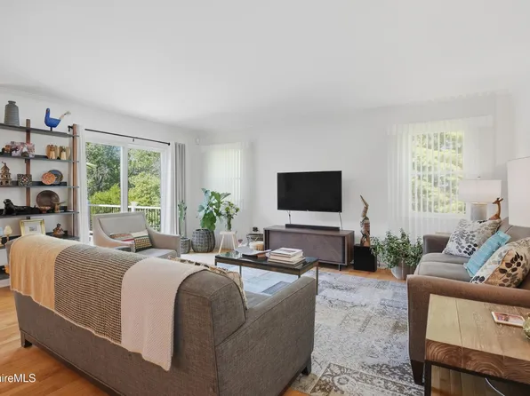 24 Walden Ln, Pittsfield, MA 01201