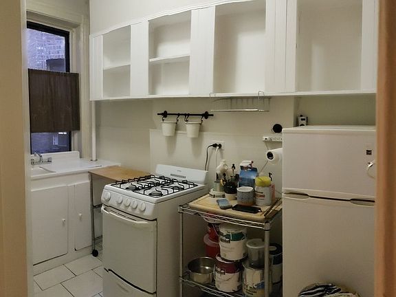 3rd image of 13 Carmine St APT 8