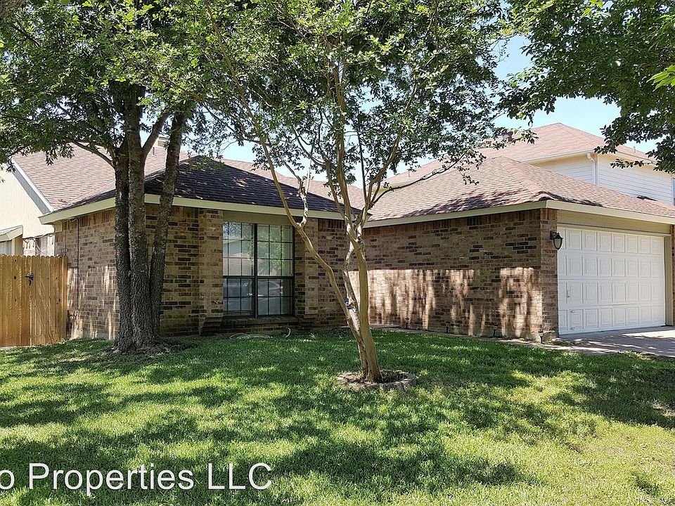 1st image of 2202 Dewey Dr